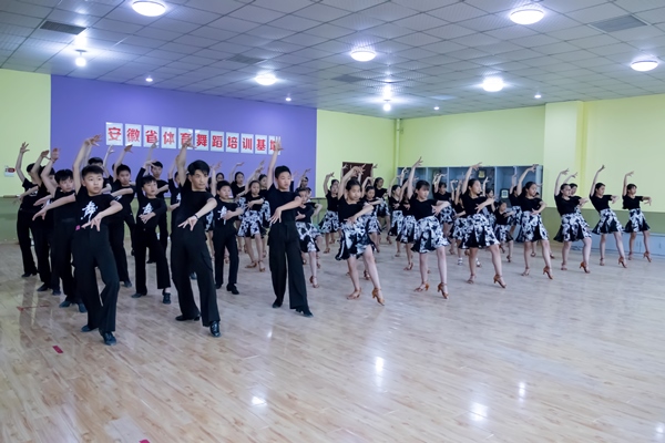 龙子湖区国标民族舞幼儿班 推荐咨询 蚌埠市*舞蹈供应