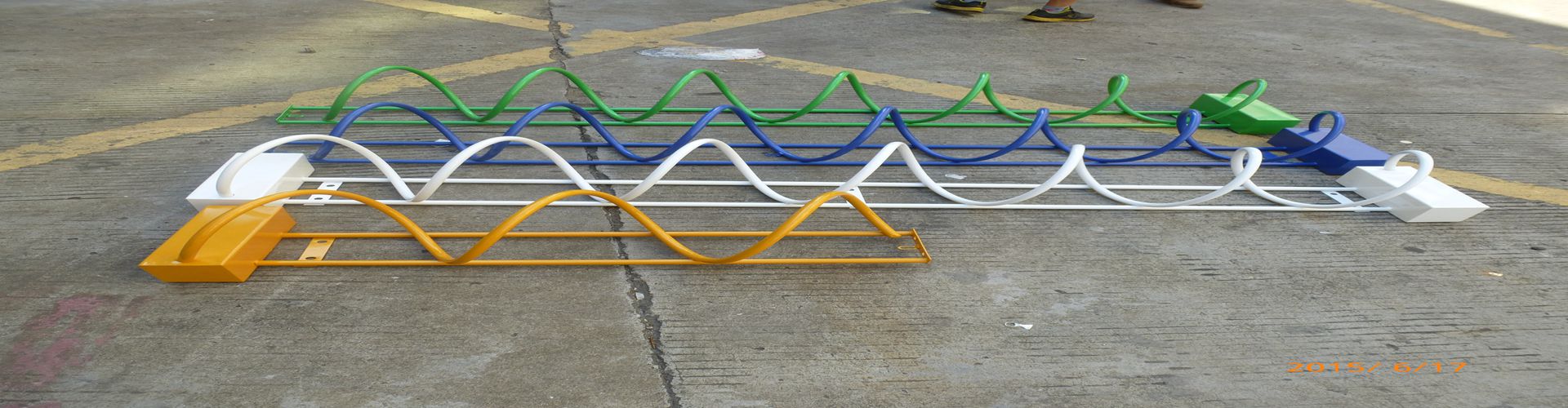 桂林螺旋式自行车停放架生产 地笼式自行车停放架