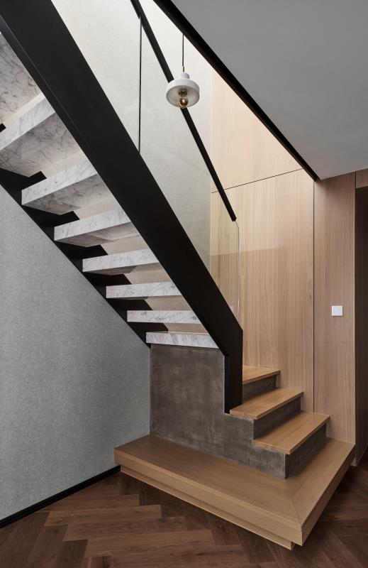 青岛复式楼梯设计装饰