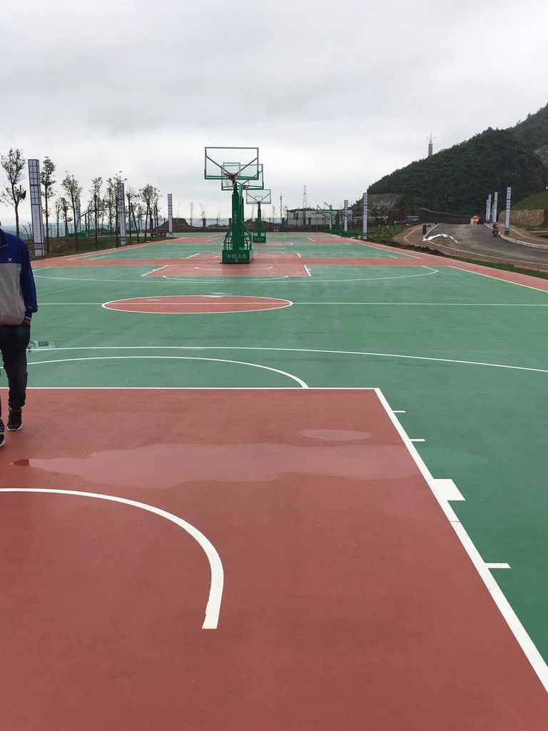 惠州河南岸学校球场塑胶跑道施工