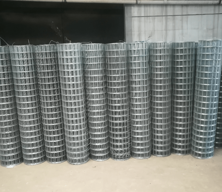 厂家直销高热镀锌电焊网养殖圈地防护护栏网