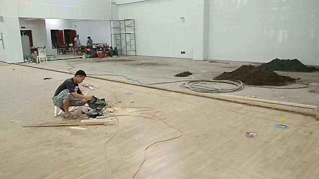 甘肃庆阳体育馆运动木地板，胜枫专业安装枫木地板，柞木地板