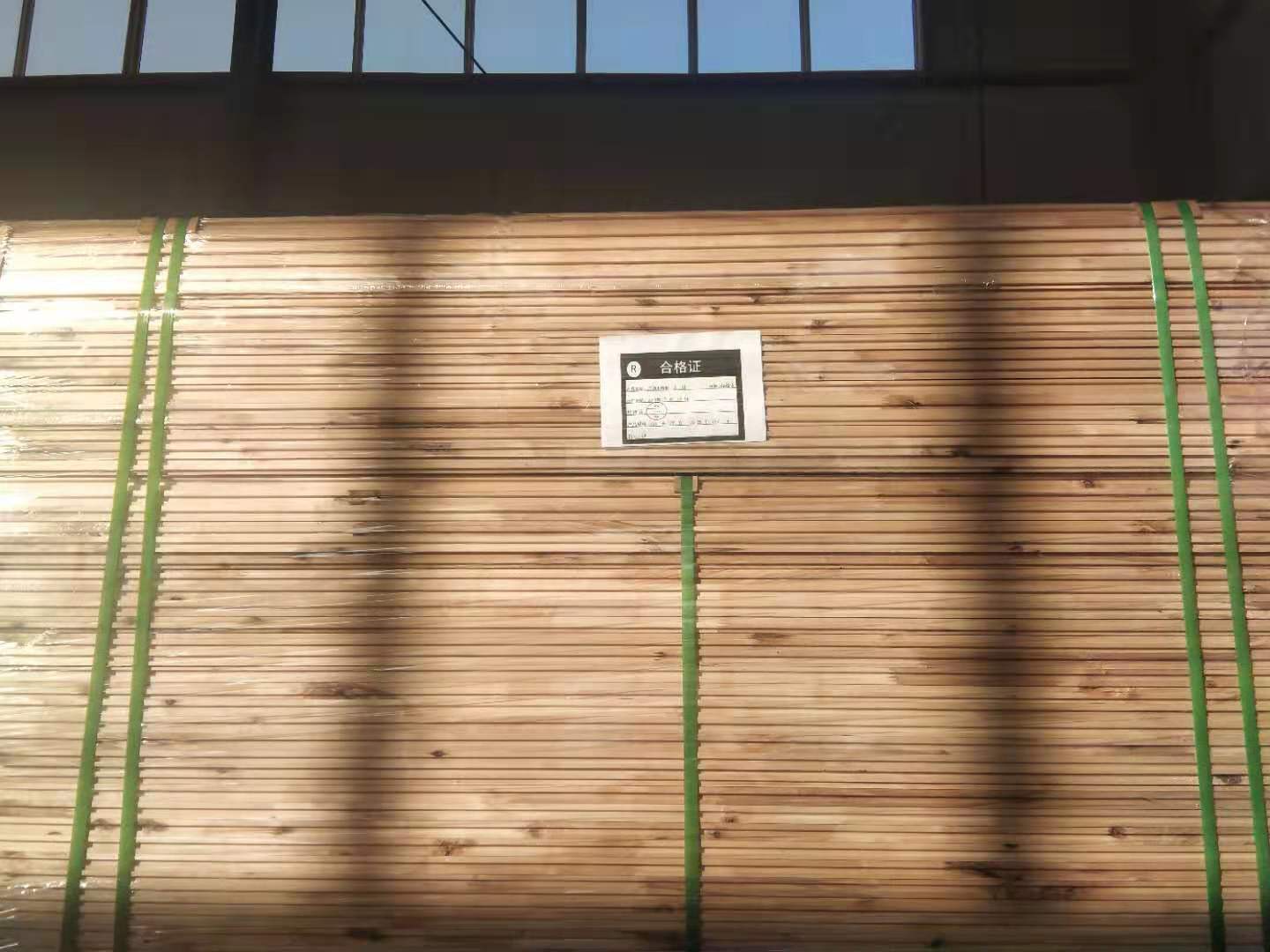 木地板 强化复合地板12mm家用防水耐磨木质环保厂家直销工程浮雕