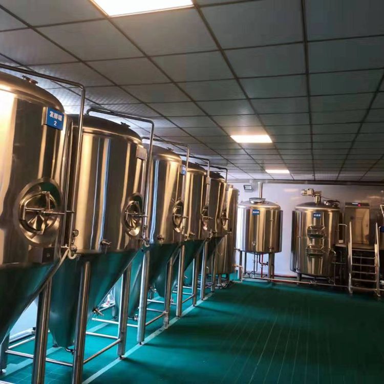 日产2吨的精酿啤酒设备 小型啤酒厂设备生产厂家