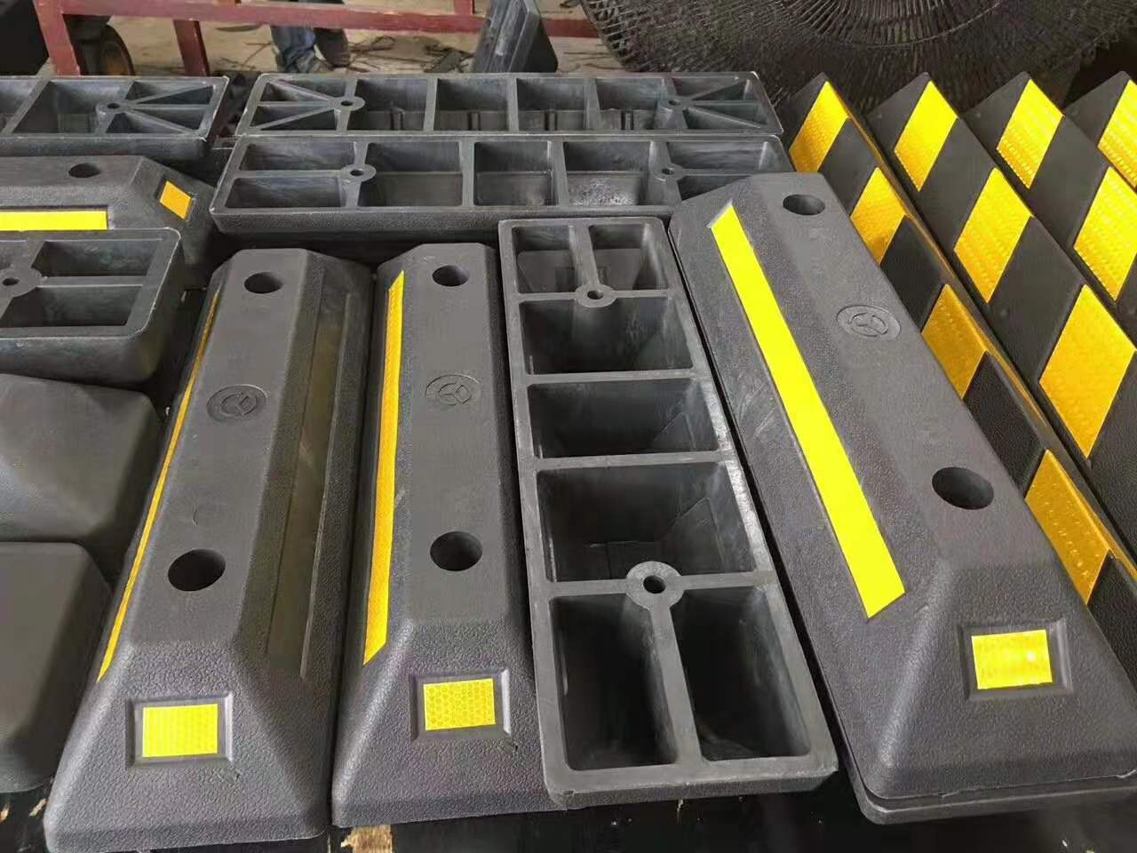 钢管挡车杆定制 钢管挡车杆生产 车位定位器 钢管龙门架