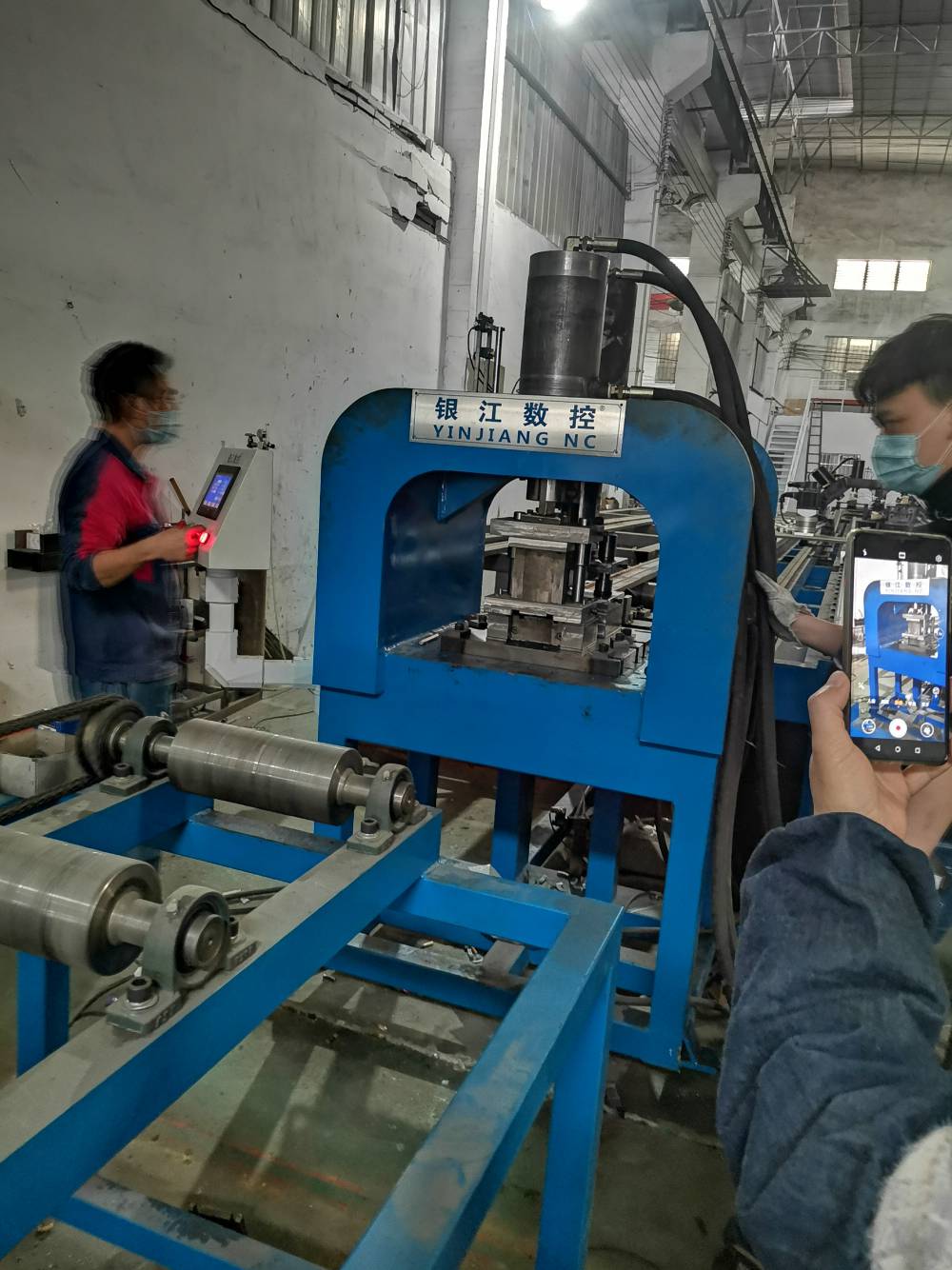 广东银江机械角铁数控液压自动冲床、展示架铁管数控液压自动冲床厂家
