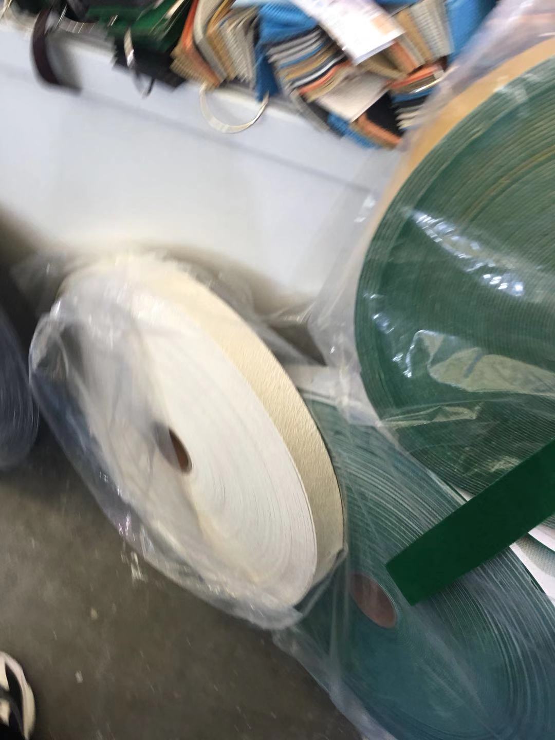 高温刺皮绿绒厂家 防滑胶带 全国各地绿绒背胶包辊带绿绒背胶