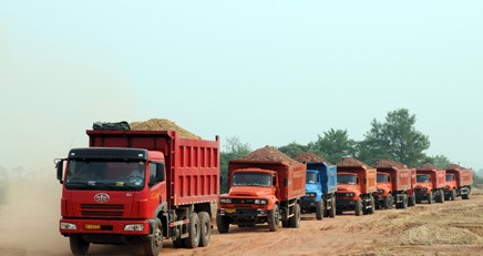 河沙厂家专业配送沙子， 各种沙石料运输