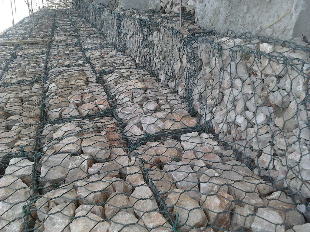天津定制各种规格石笼网 护坡石笼网箱 防洪铅丝石笼 厂家供应