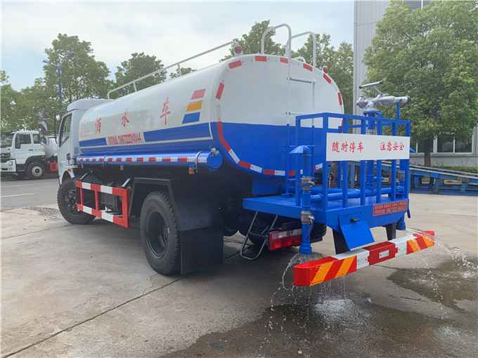 万宁市政绿化洒水车
