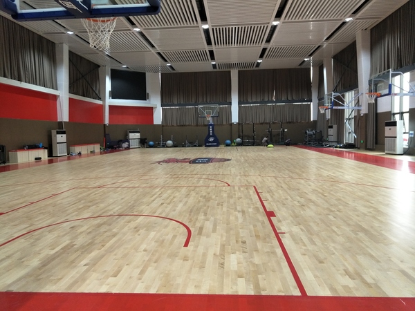 滁州羽毛球场馆木地板批发 安徽实阳体育设施公司