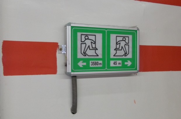 大路交通隧道紧急疏散指示标志.隧道光电标生产厂家