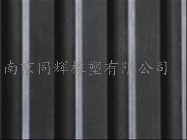 带孔防滑橡胶板图片 南京同辉橡塑有限公司