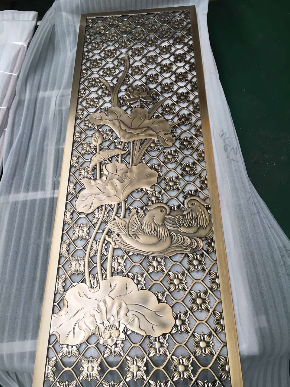 郴州订做铜铝雕刻屏风 铝金色楼梯围栏