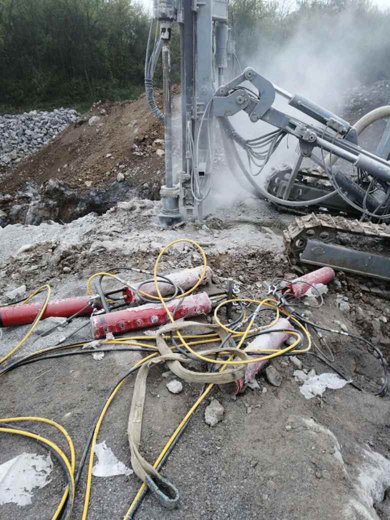 内蒙古路面混凝土拆除机械膨胀机小型液压分裂机