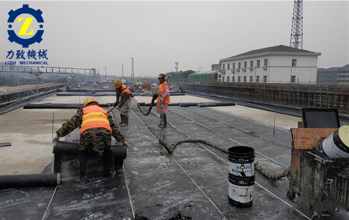 深圳高铁防水设备非固化喷涂机厂家 代替人工高效率防水设备 产量大 寿命长