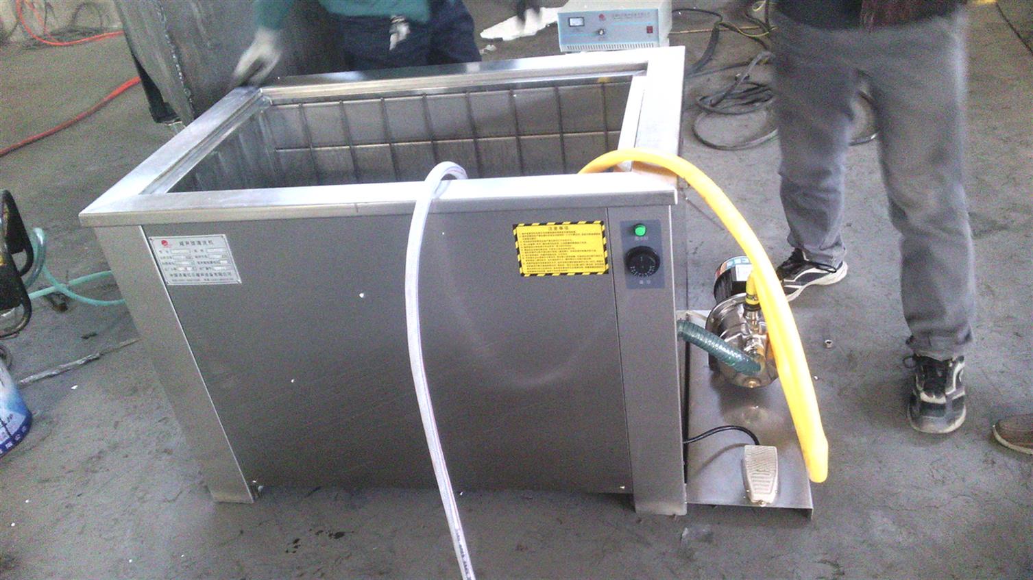 乌鲁木齐高压喷淋清洗机超声波清洗机设备