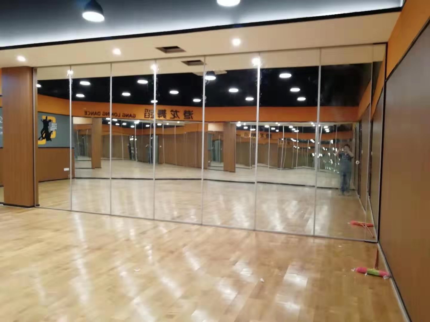 光明舞蹈室玻璃折叠隔断墙安装 深圳阁瑞65型隔断屏风隔断公司