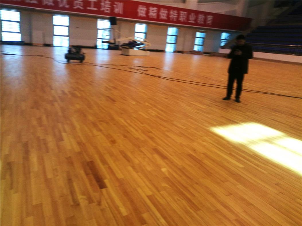 贺州地面体育场木地板 过硬的施工设备