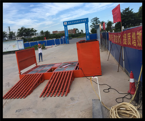 武汉东西湖工地自动洗车槽  滚轴洗轮机生产厂家