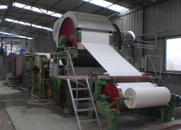 Small scale waste paper recycling 1092mm toilet paper roll making machine price
