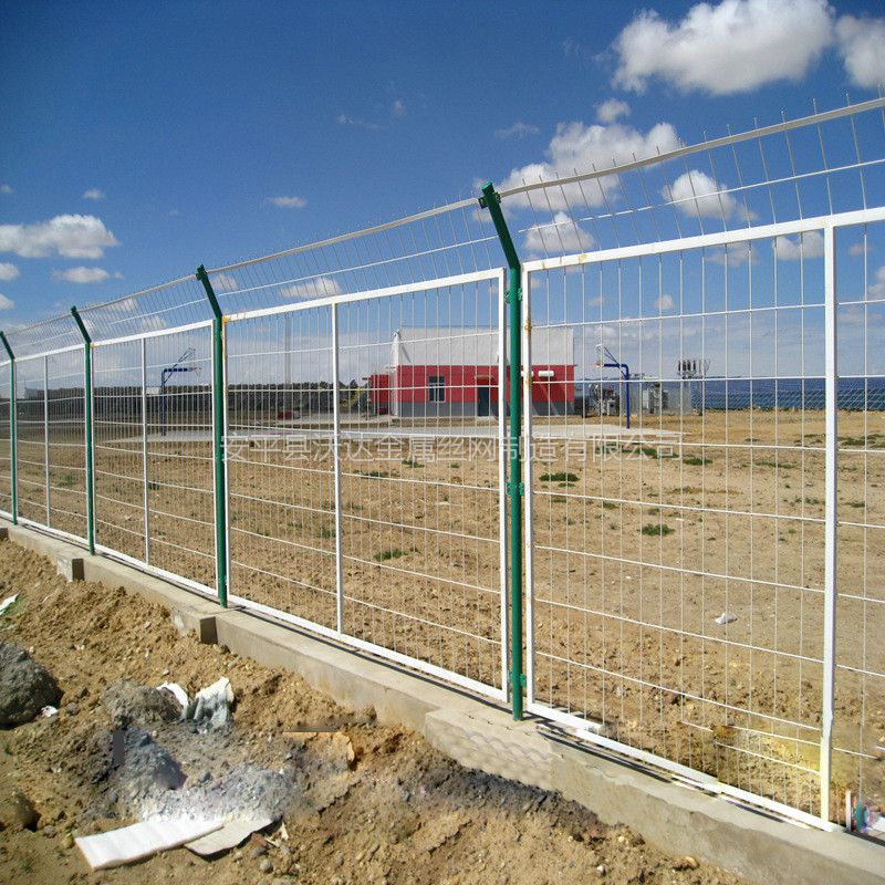 金属护栏网 厂区防护网 水源地围栏隔离网