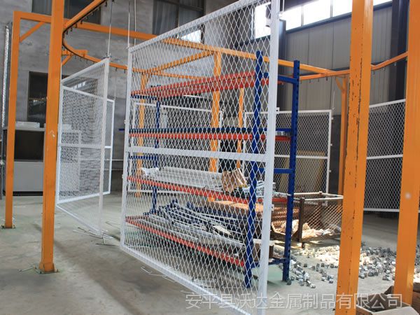 沃达隔离围墙护栏 厂区钢板网护栏 喷塑钢板网生产厂家