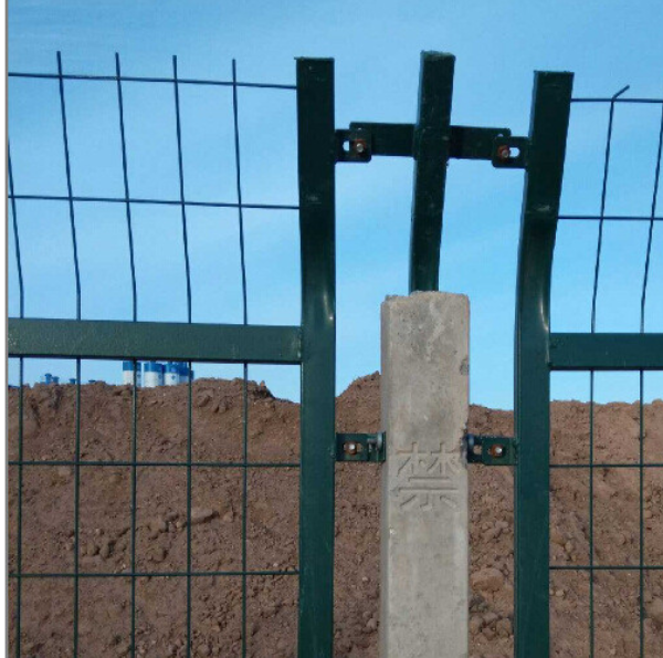 铁路路基防护栅栏 8001金属网片隔离栅