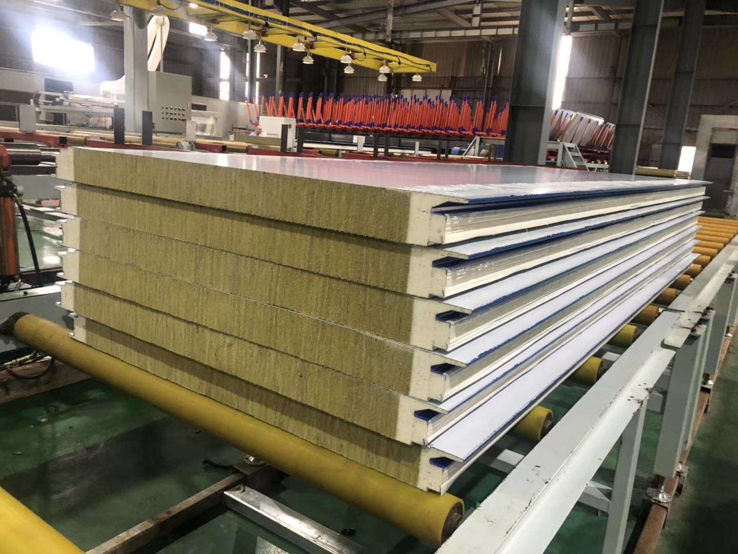 山东暗钉横装岩棉复合板规格 600宽度15公分 富途成型科技