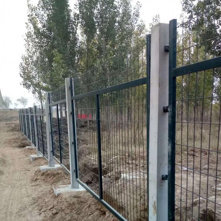 铁路边界隔离防护网 金属网片防护栅栏