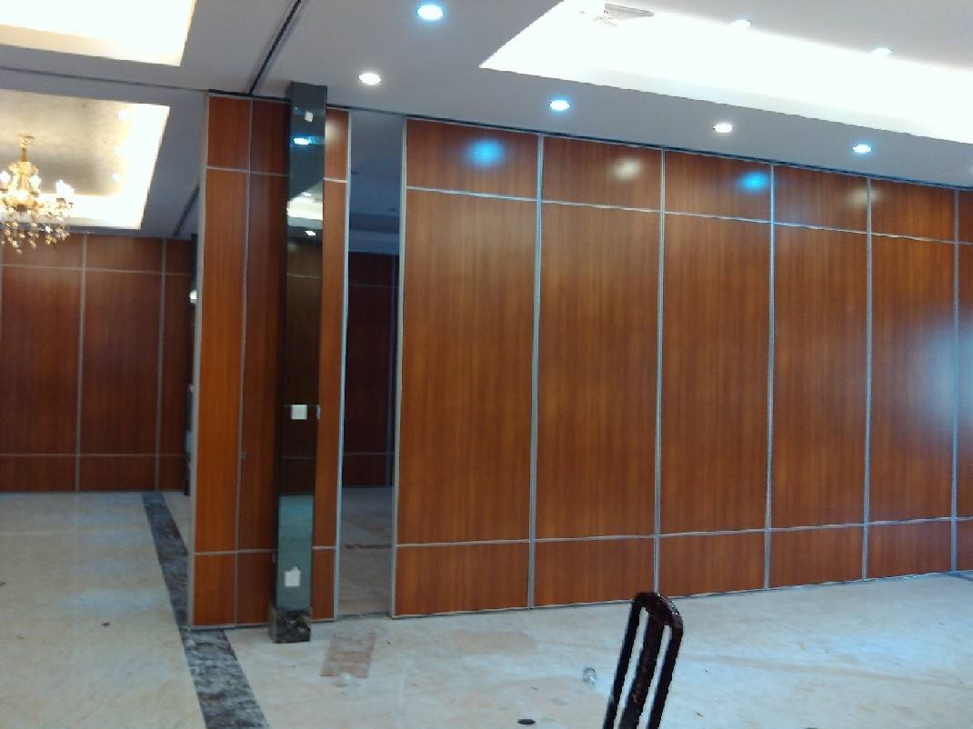 宁夏银川餐厅宴会厅推拉隔断，活动屏风10年安装制作厂家