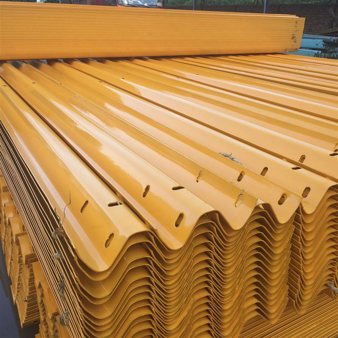 厂家生产供应波形护栏 板 规格齐全 价格合理 质量保证