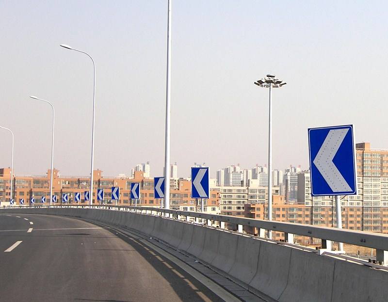 来宾高速公路标志牌厂家 高速公路单悬臂式标志牌