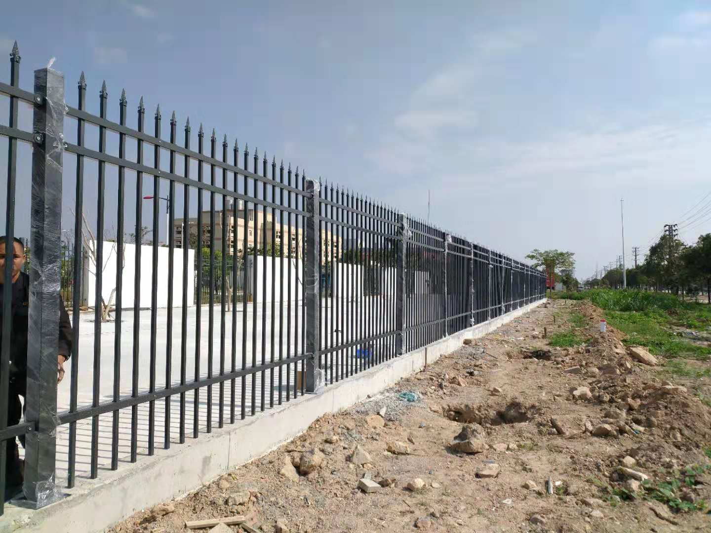 清远铁艺隔离栏杆 锌钢围墙护栏 防攀爬栏杆
