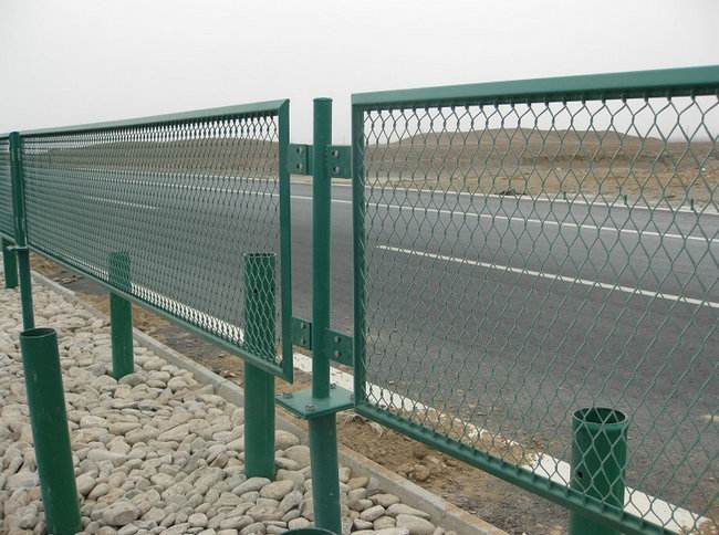 高速公路防眩网防护网 高速公路隔离栅