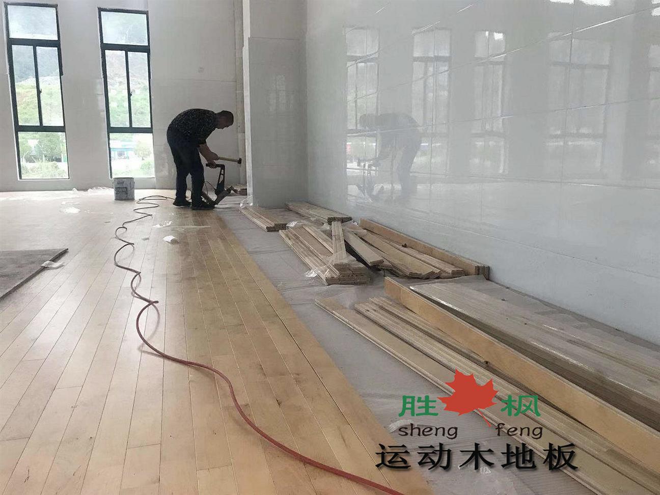 重庆柞木篮球馆体育木地板报价