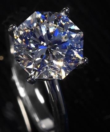 西安周大生钻石回收公司