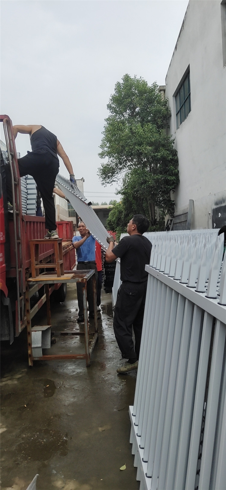 锌钢阳台护栏 百叶窗生产厂家安装 热镀锌栅栏定做
