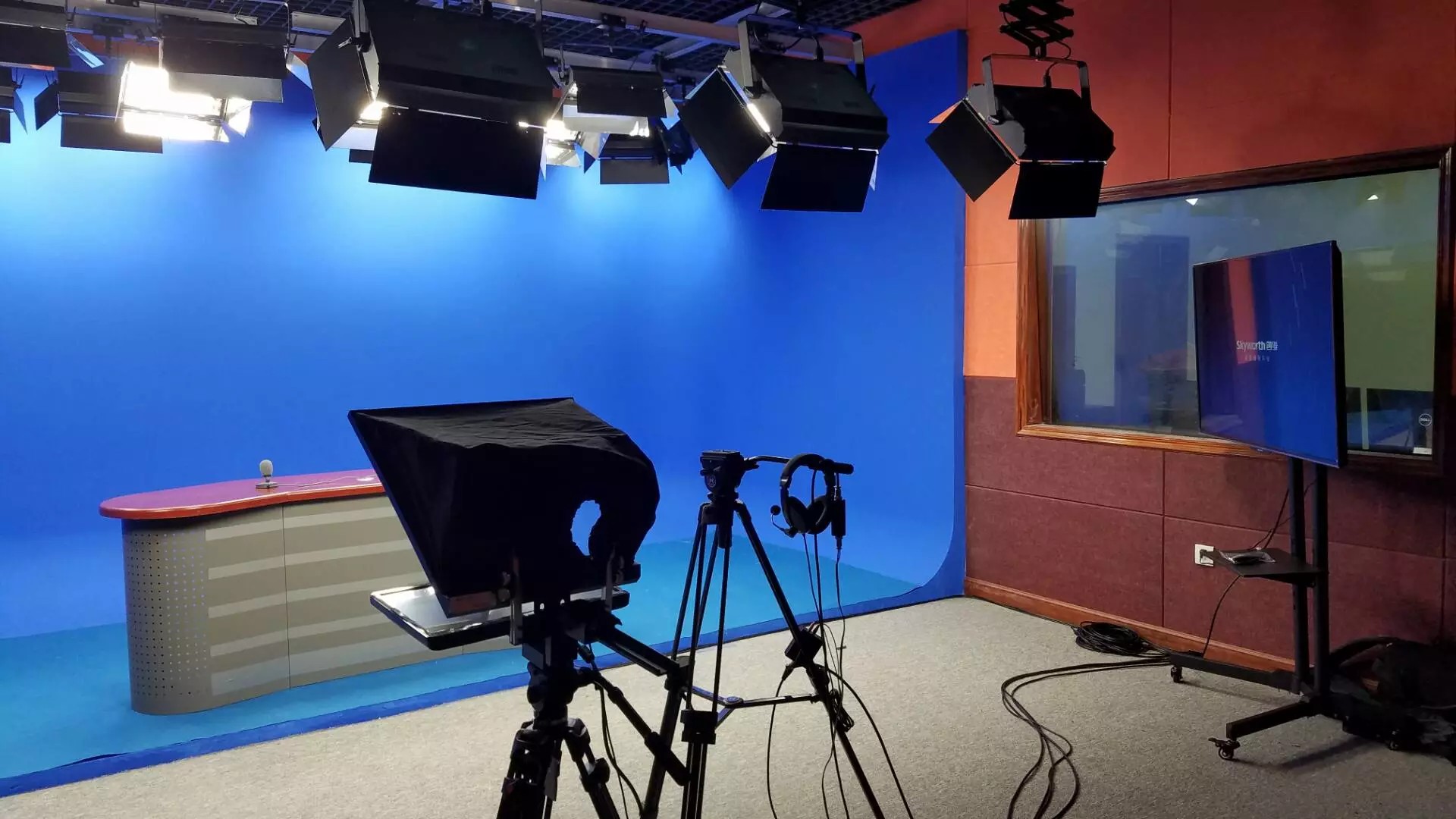 迪特康姆虚拟演播室系统 设备清单及灯光装修方案