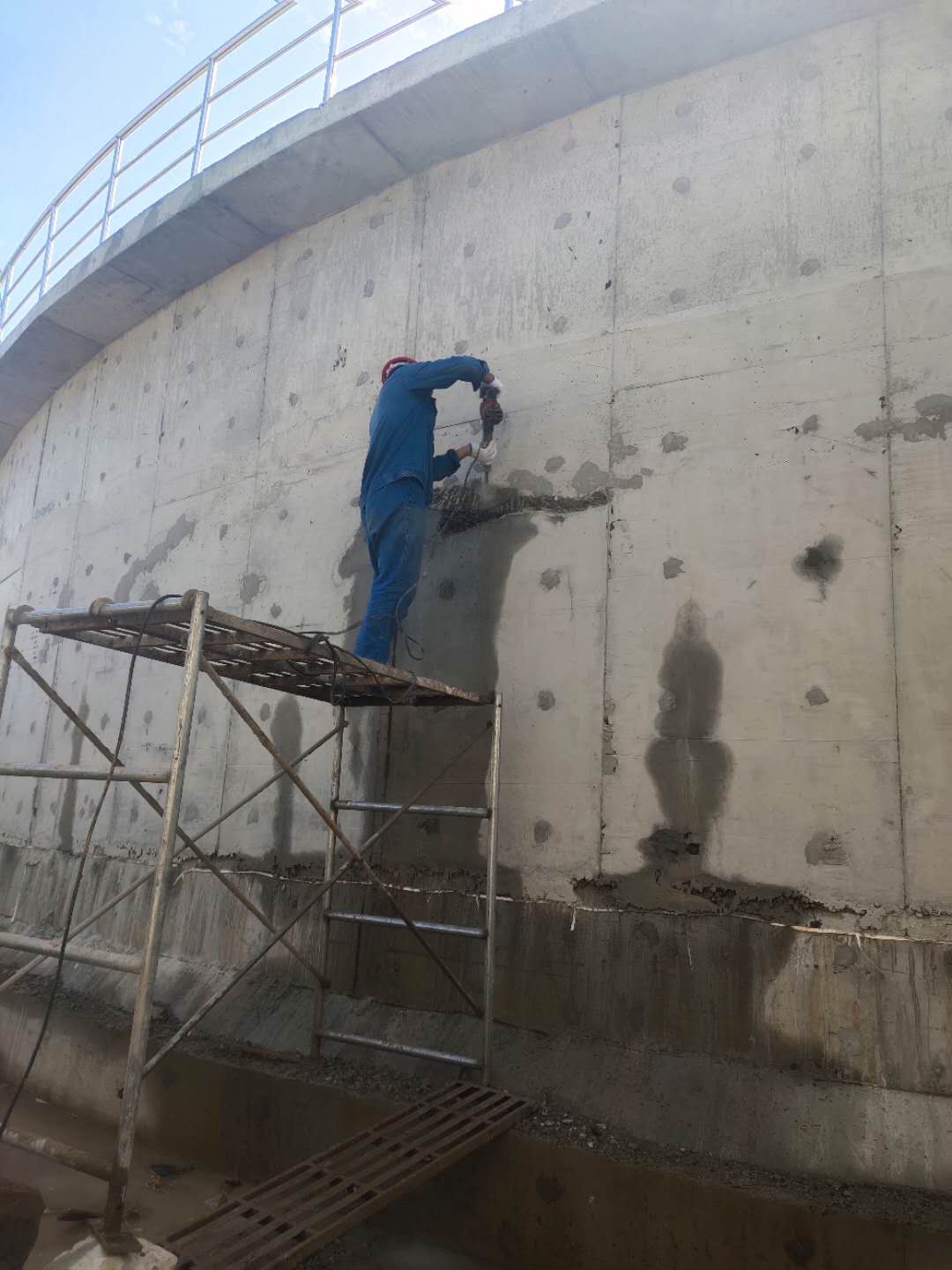 自来水厂新建水池渗漏施工缝补漏施工方法