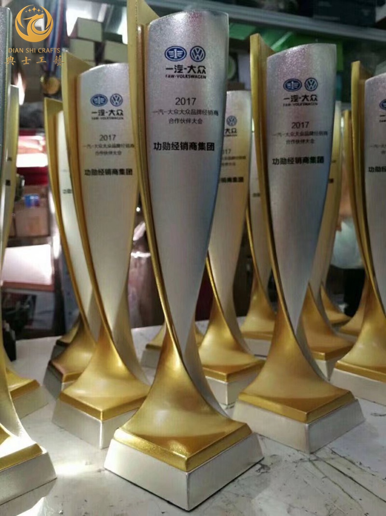 上海金属奖杯定制，金属开模加工设计奖品，汽车行业活动奖杯