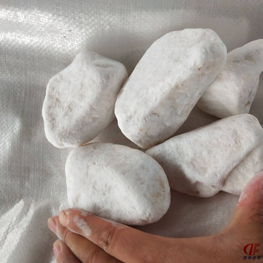 白色铺路鹅卵石 装饰用白色石子厂家直销质量可靠