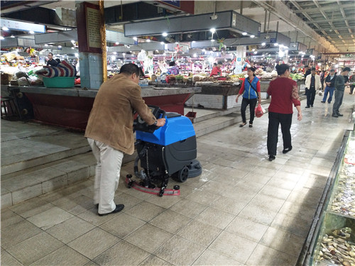 柳州农贸市场使用哪种洗地器清洁效果好