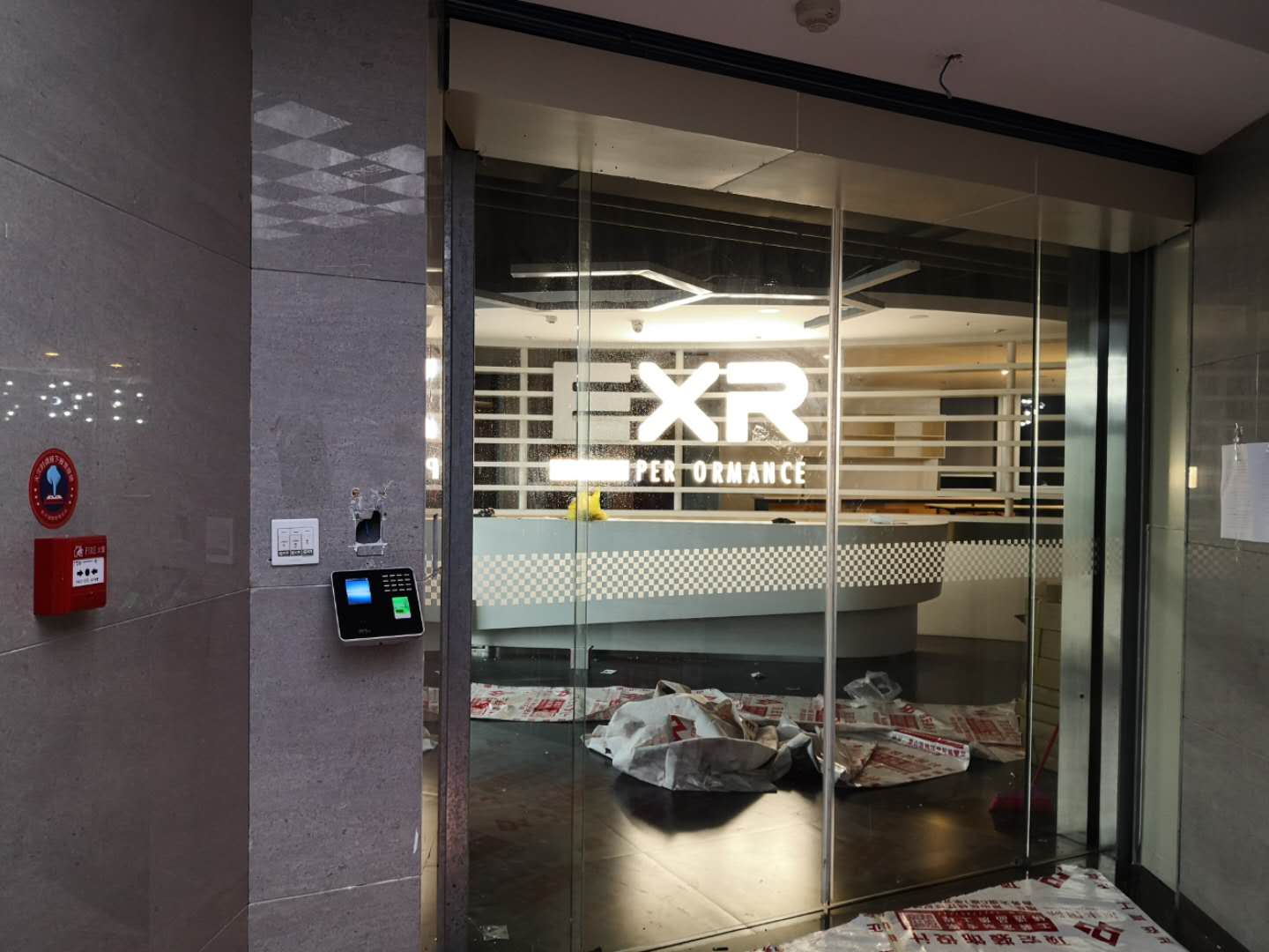 浙江联通大厦附近玻璃门安装维修师傅 刷脸玻璃门 稳定的技术团队