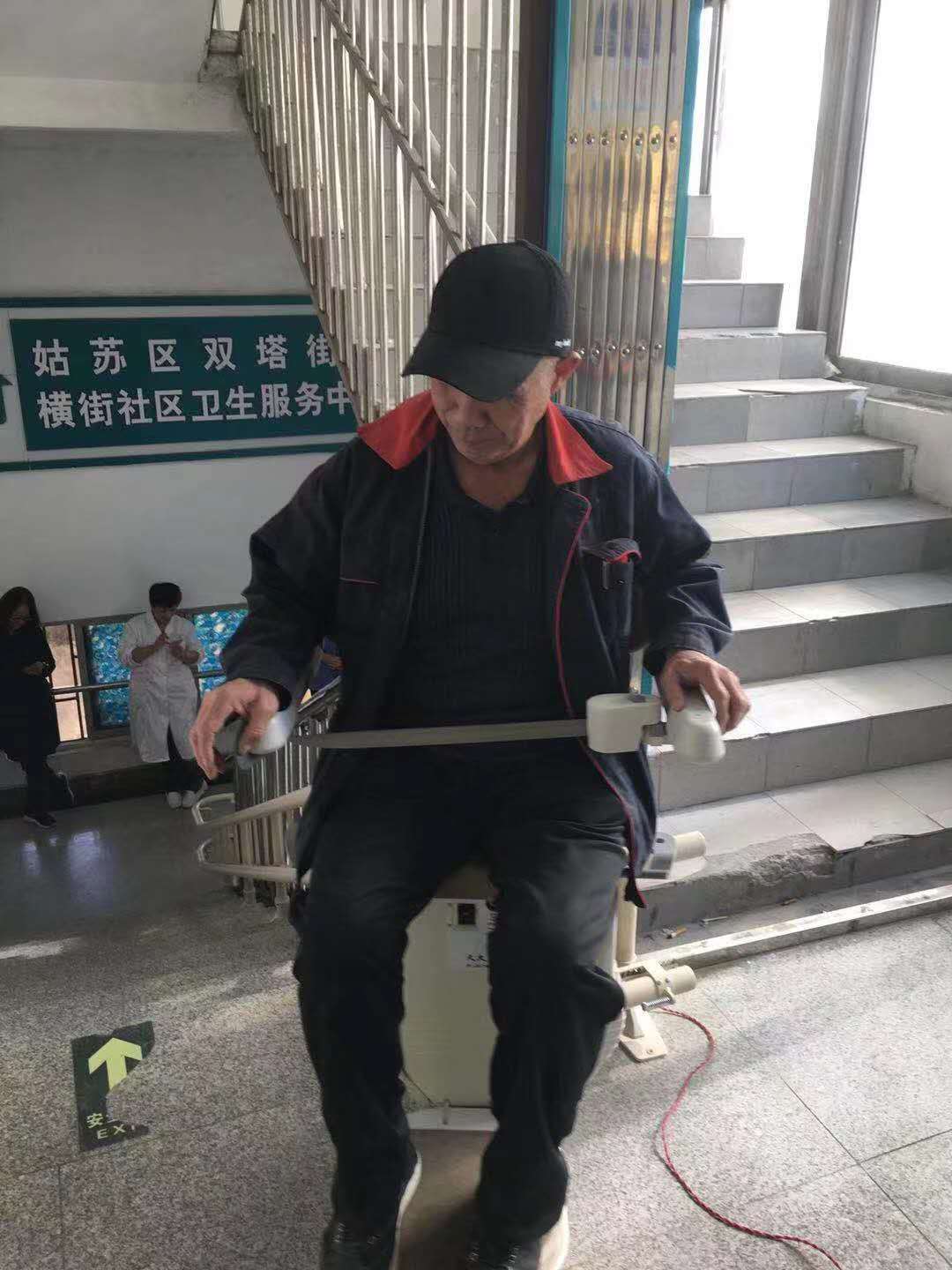 深圳新老楼道都可加装老人爬楼机价格