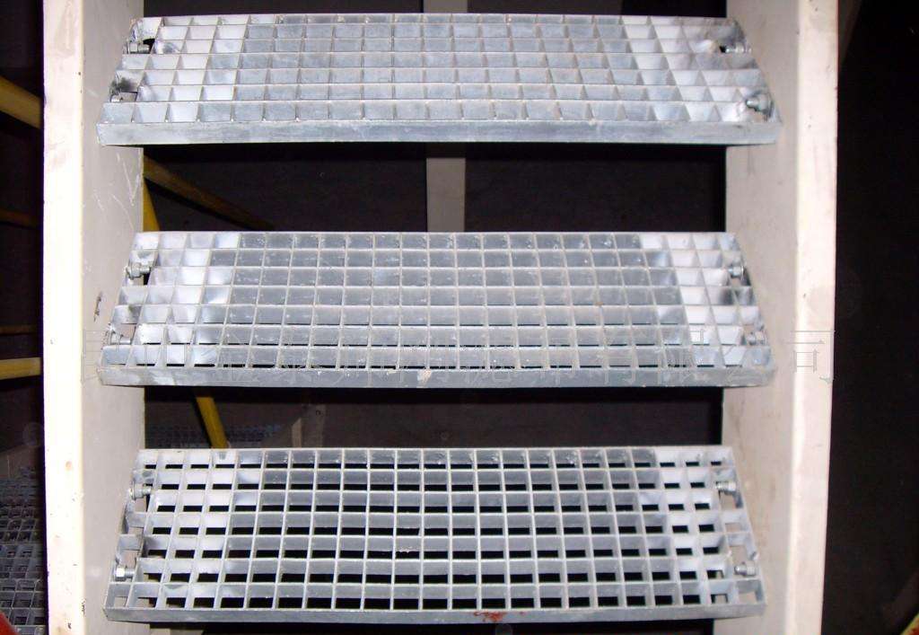 厂家钢格栅板、热镀锌钢格板、钢格板踏步板、玻璃钢钢格栅板厂家
