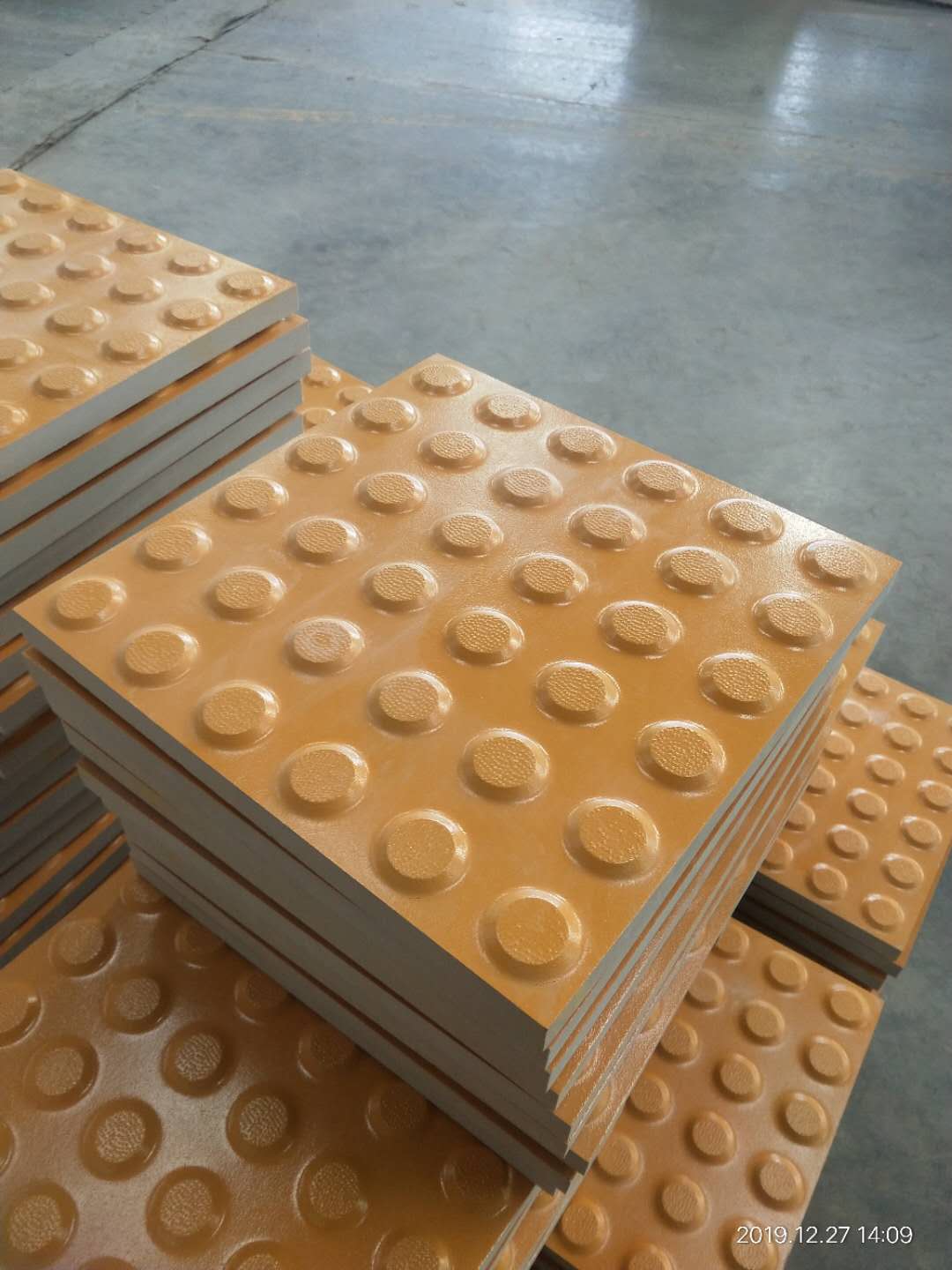 质优价低的耐磨盲道砖生产厂家 陶瓷盲道砖
