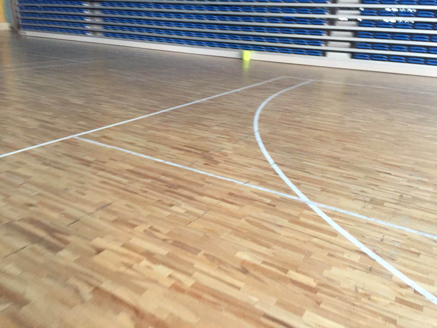 运动木地板翻新篮球馆木地板翻新上漆工艺