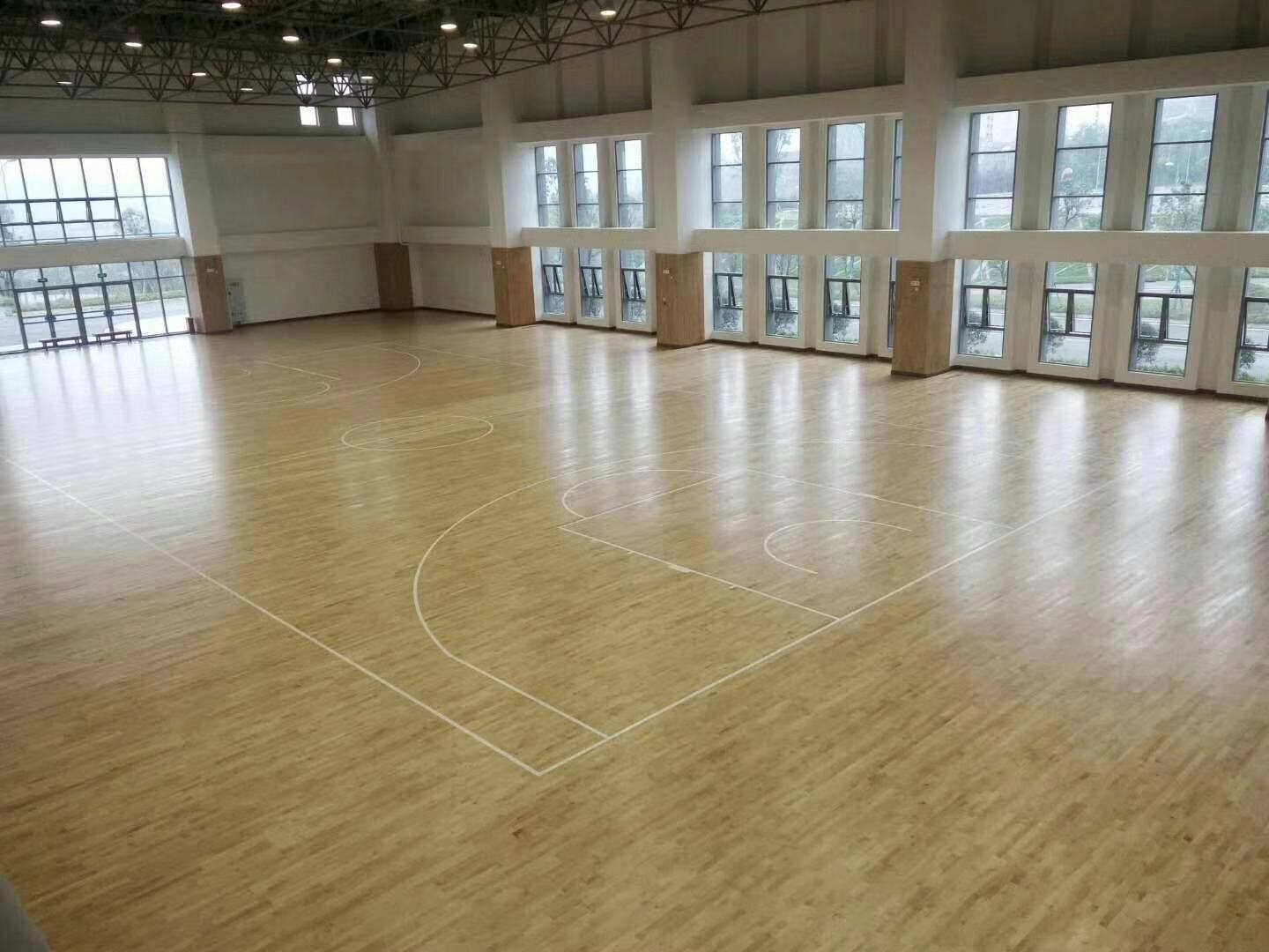篮球悬浮地板_06年nike篮球广告,用鞋在地板发出有节奏的音乐_篮球木地板一般多少钱