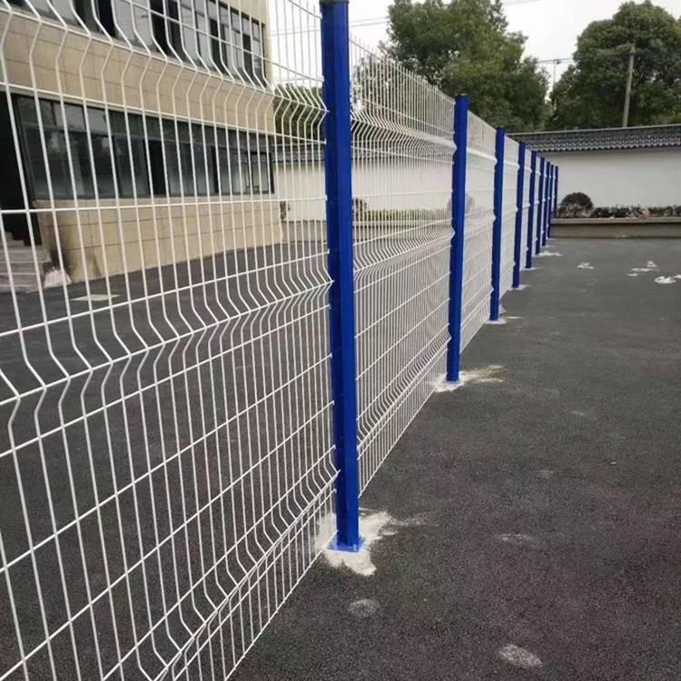供应小区围墙护栏 小区围栏 桃形柱护栏网 加强无框围栏网 三折弯护栏网